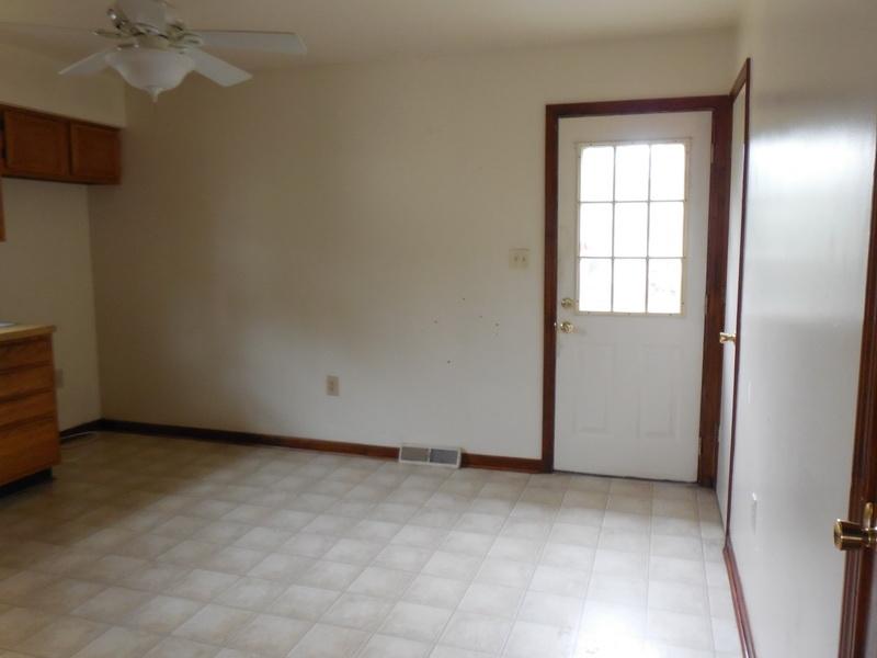 401 Rutherford Avenue Northwest Roanoke, VA 24016 - Photo 7 of 12 an empty room with windows