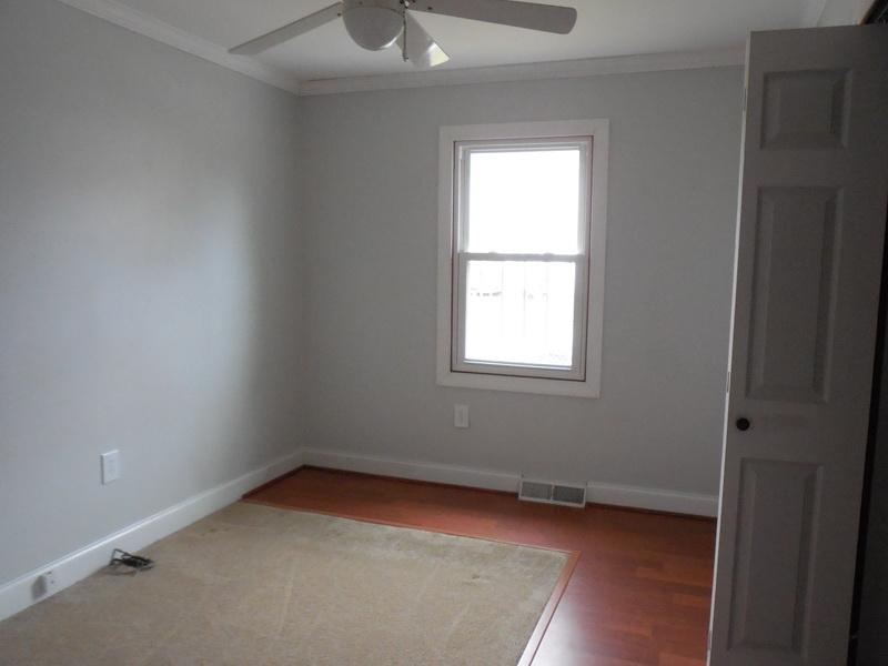 401 Rutherford Avenue Northwest Roanoke, VA 24016 - Photo 8 of 12 an empty room with a window