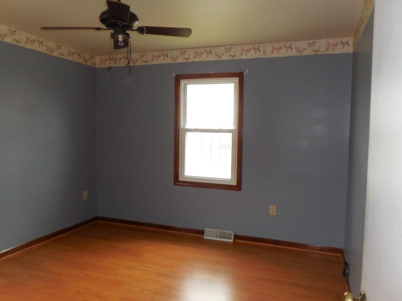401 Rutherford Avenue Northwest Roanoke, VA 24016 - Photo 10 of 12 an empty room with a window
