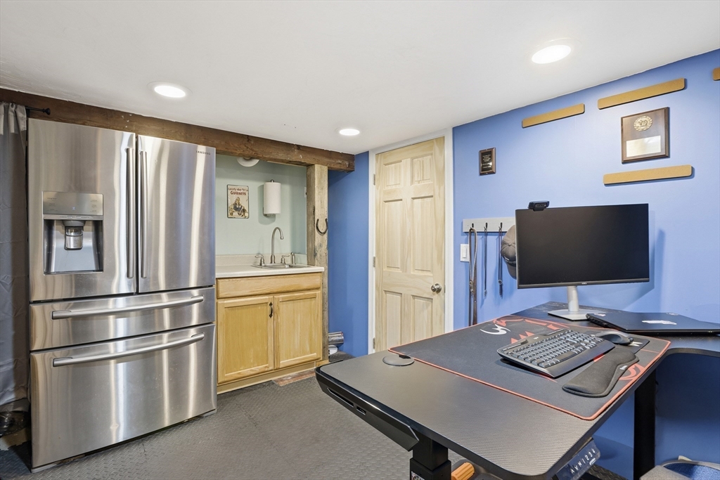 8 Maple Road Westford, MA 01886 - Photo 21 of 35