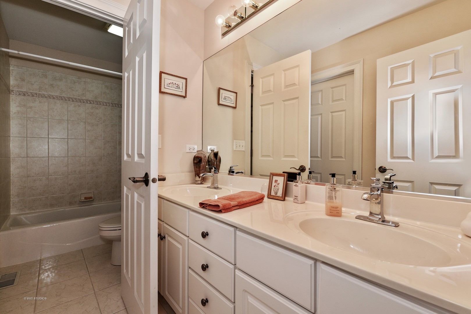 2425 Ridgewood Court Aurora, IL 60502 - Photo 20 of 25