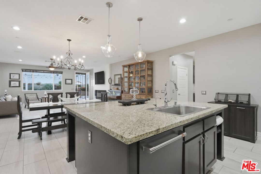 445 Edgewood Drive Fillmore, CA 93015 - Photo 13 of 41