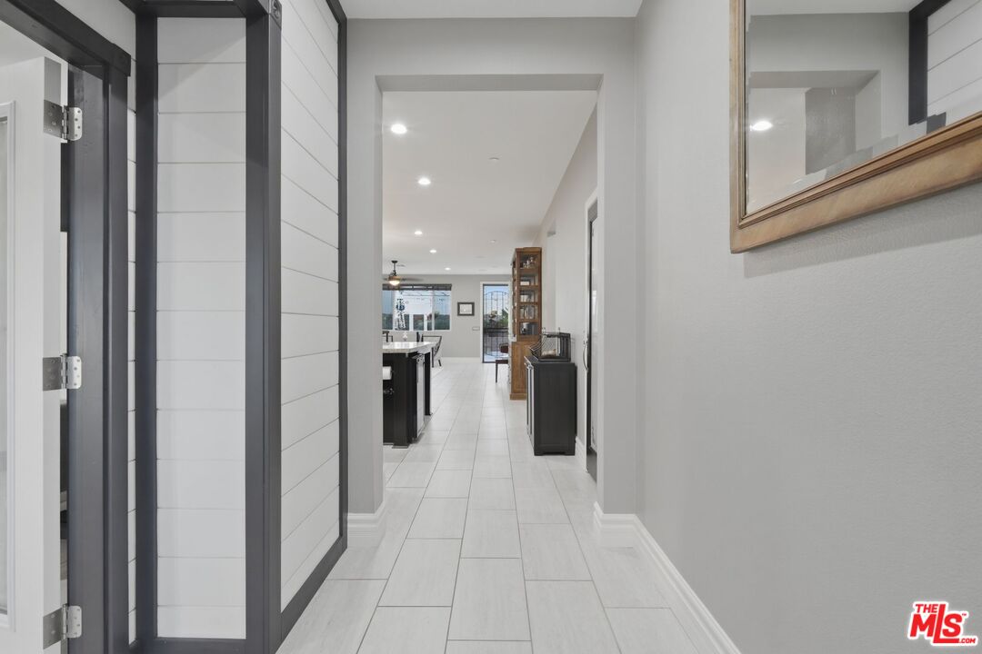 445 Edgewood Drive Fillmore, CA 93015 - Photo 4 of 41