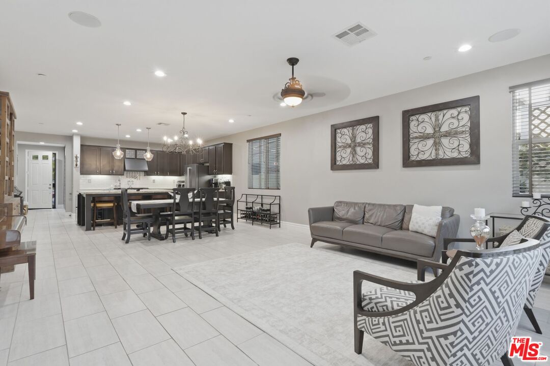 445 Edgewood Drive Fillmore, CA 93015 - Photo 5 of 41