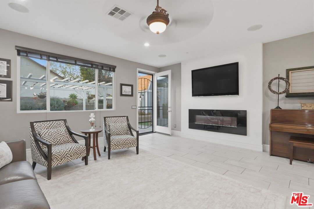 445 Edgewood Drive Fillmore, CA 93015 - Photo 7 of 41