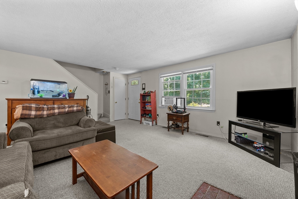 607-609 Flat Hill Road Lunenburg, MA 01462 - Photo 6 of 42