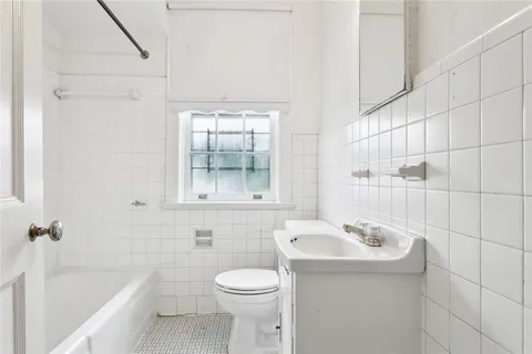 $6,000,000 | 5402 St Charles Avenue, New Orleans, LA 70115