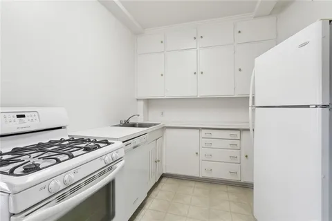 $6,000,000 | 5402 St Charles Avenue, New Orleans, LA 70115