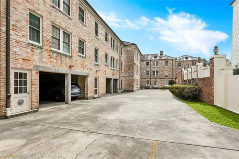 $6,000,000 | 5402 St Charles Avenue, New Orleans, LA 70115