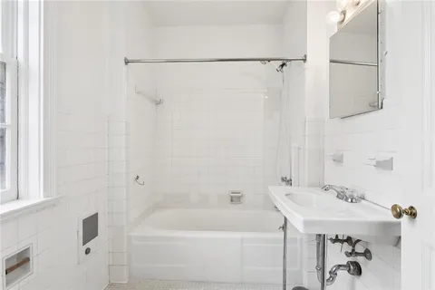 $6,000,000 | 5402 St Charles Avenue, New Orleans, LA 70115