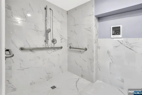 $1,700 | 157 Clifton Avenue, Newark, NJ 07104