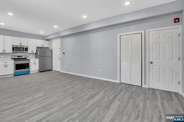 $1,700 | 157 Clifton Avenue, Newark, NJ 07104