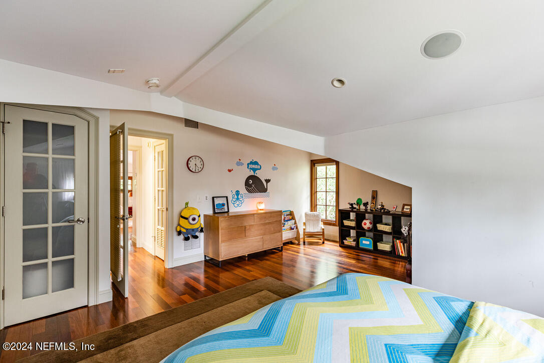 322 6th Street Atlantic Beach, FL 32233 - Photo 25 of 26 a living room with furniture and a wooden floor