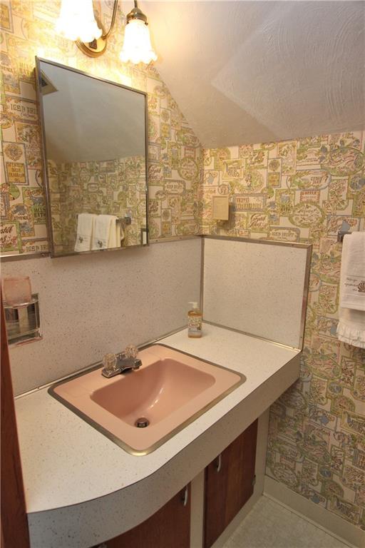 486 Lindsay Road Carnegie, PA 15106 - Photo 14 of 22 Gallery Image 14