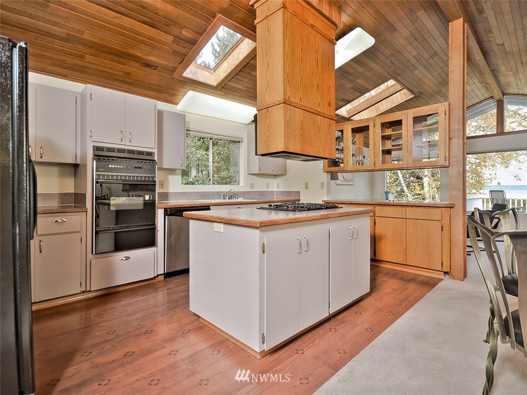 8311 Talbot Road Edmonds, WA 98026 - Photo 11 of 24 Gallery Image 11