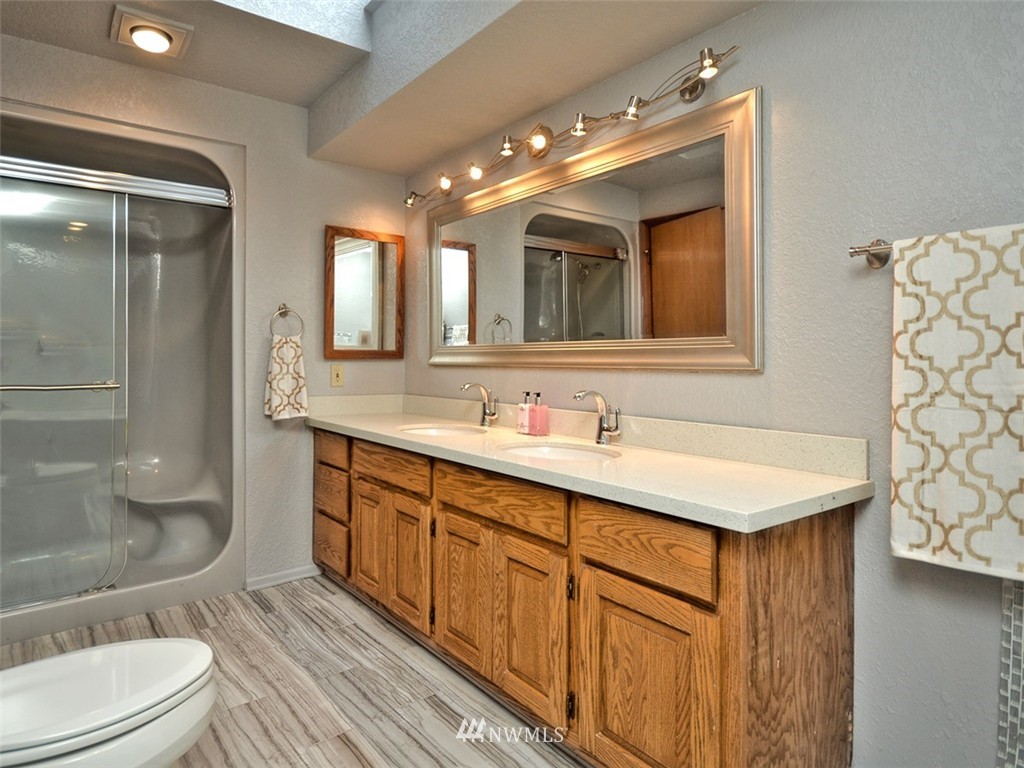 8311 Talbot Road Edmonds, WA 98026 - Photo 14 of 24 Gallery Image 14