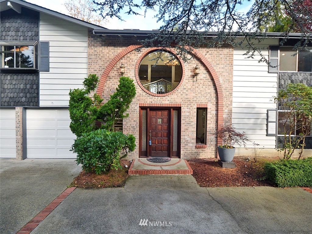 8311 Talbot Road Edmonds, WA 98026 - Photo 3 of 24 Gallery Image 3
