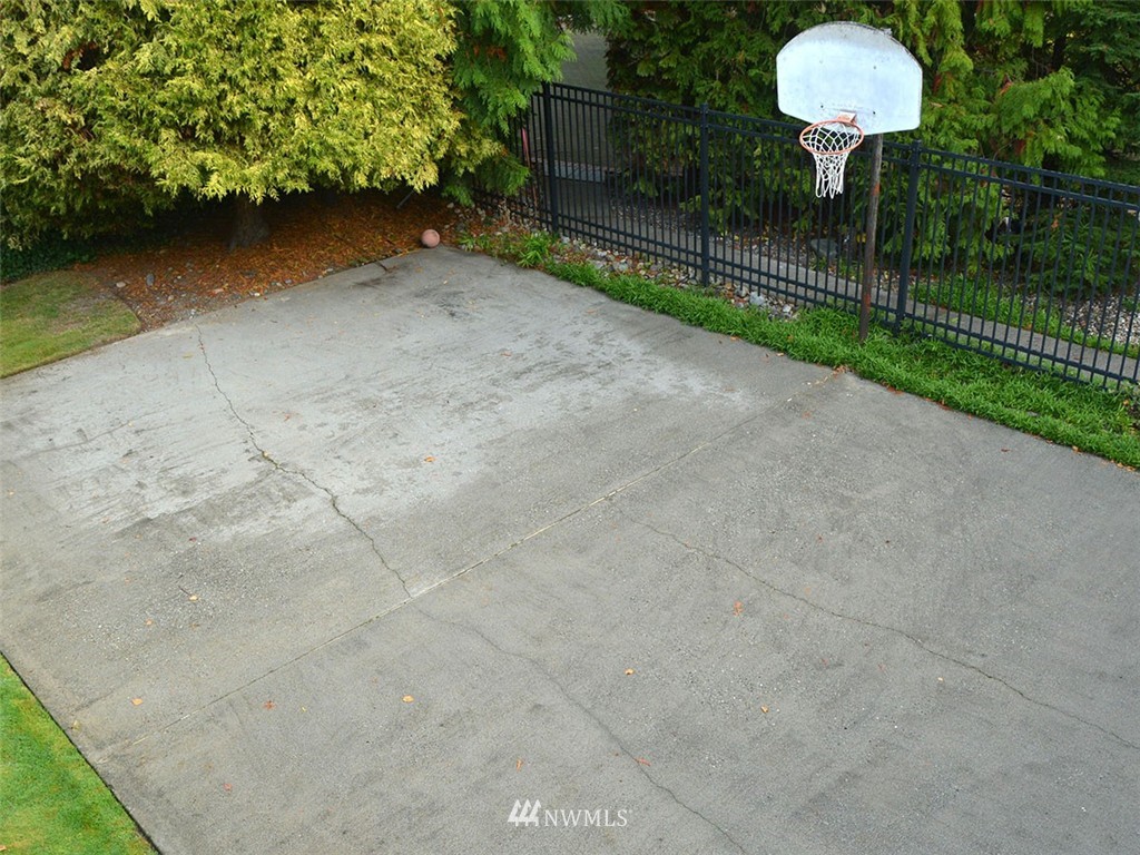 8311 Talbot Road Edmonds, WA 98026 - Photo 21 of 24 Gallery Image 21