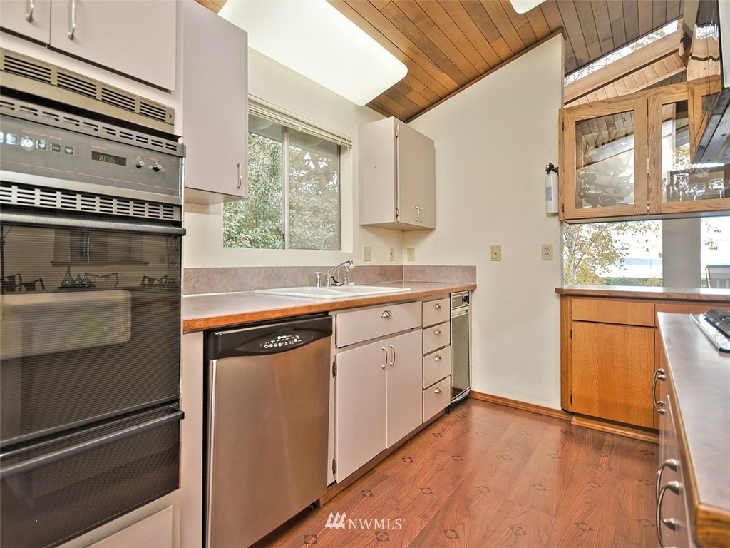 8311 Talbot Road Edmonds, WA 98026 - Photo 10 of 24 Gallery Image 10