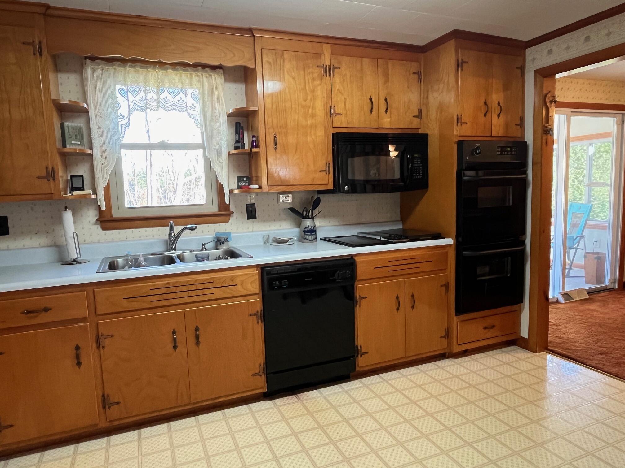 148 Adlington Road Eliot, ME 03903 - Photo 5 of 28 IMG_0539