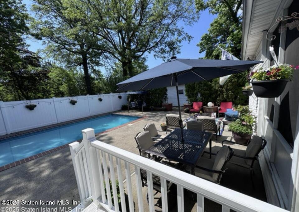 160 Rathbun Avenue Staten Island, NY 10312 - Photo 32 of 37 a view of a chairs and tables in the patio