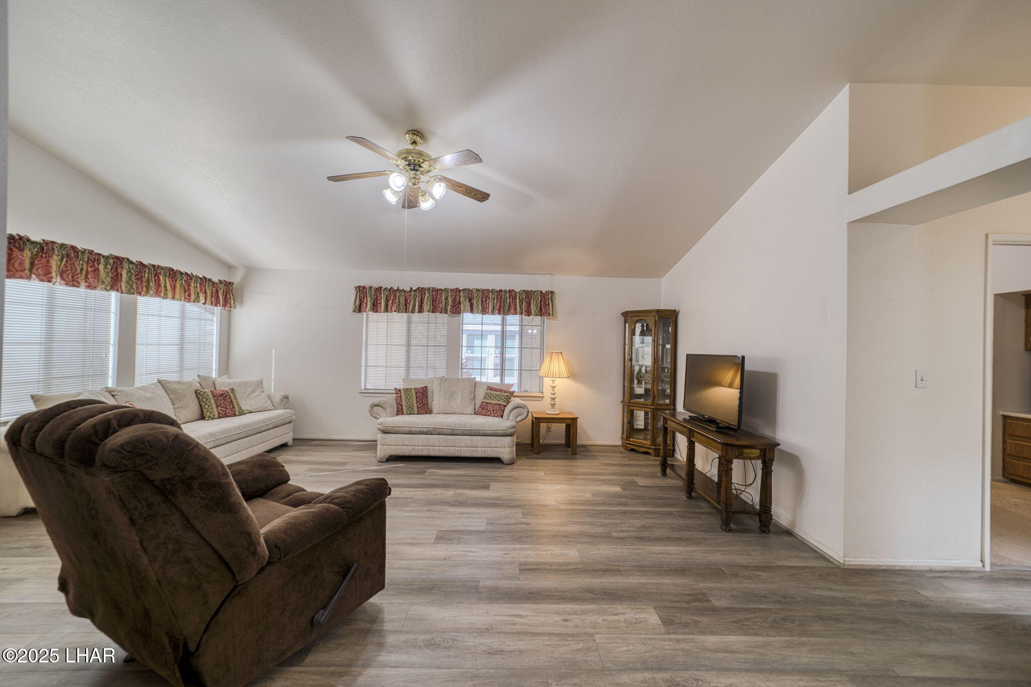 1545 East El Rodeo Road, Unit 44 Fort Mohave, AZ 86426 - Photo 6 of 38 8-web-or-mls-1545 El Rodeo 44-06
