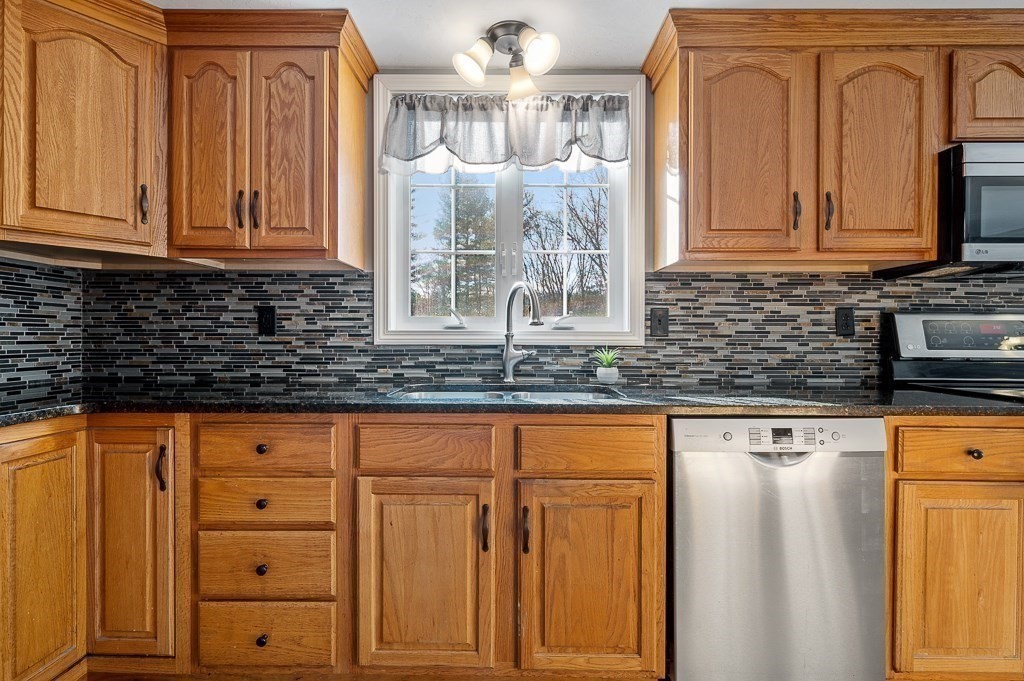 94 Haggerty Road Charlton, MA 01507 - Photo 6 of 41
