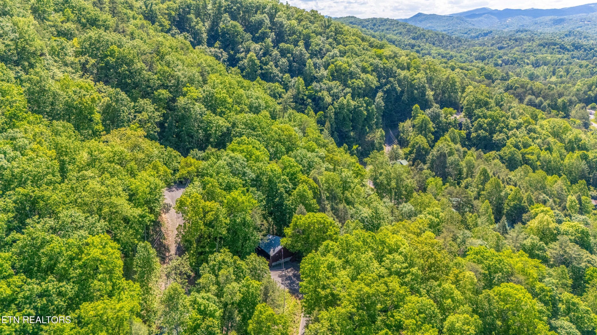 3272 Lost Branch Road Sevierville, TN 37862 - Photo 11 of 40 Gallery Image 11