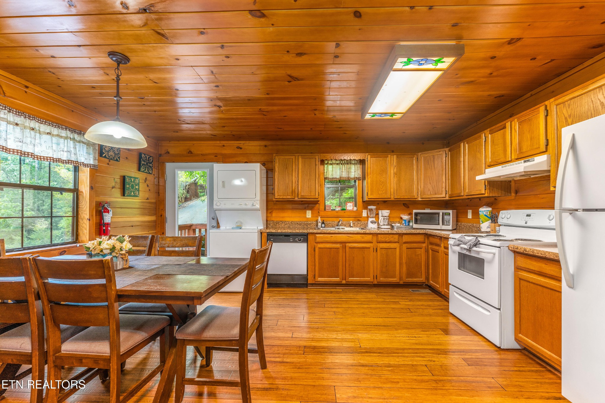 3272 Lost Branch Road Sevierville, TN 37862 - Photo 4 of 40 Gallery Image 4