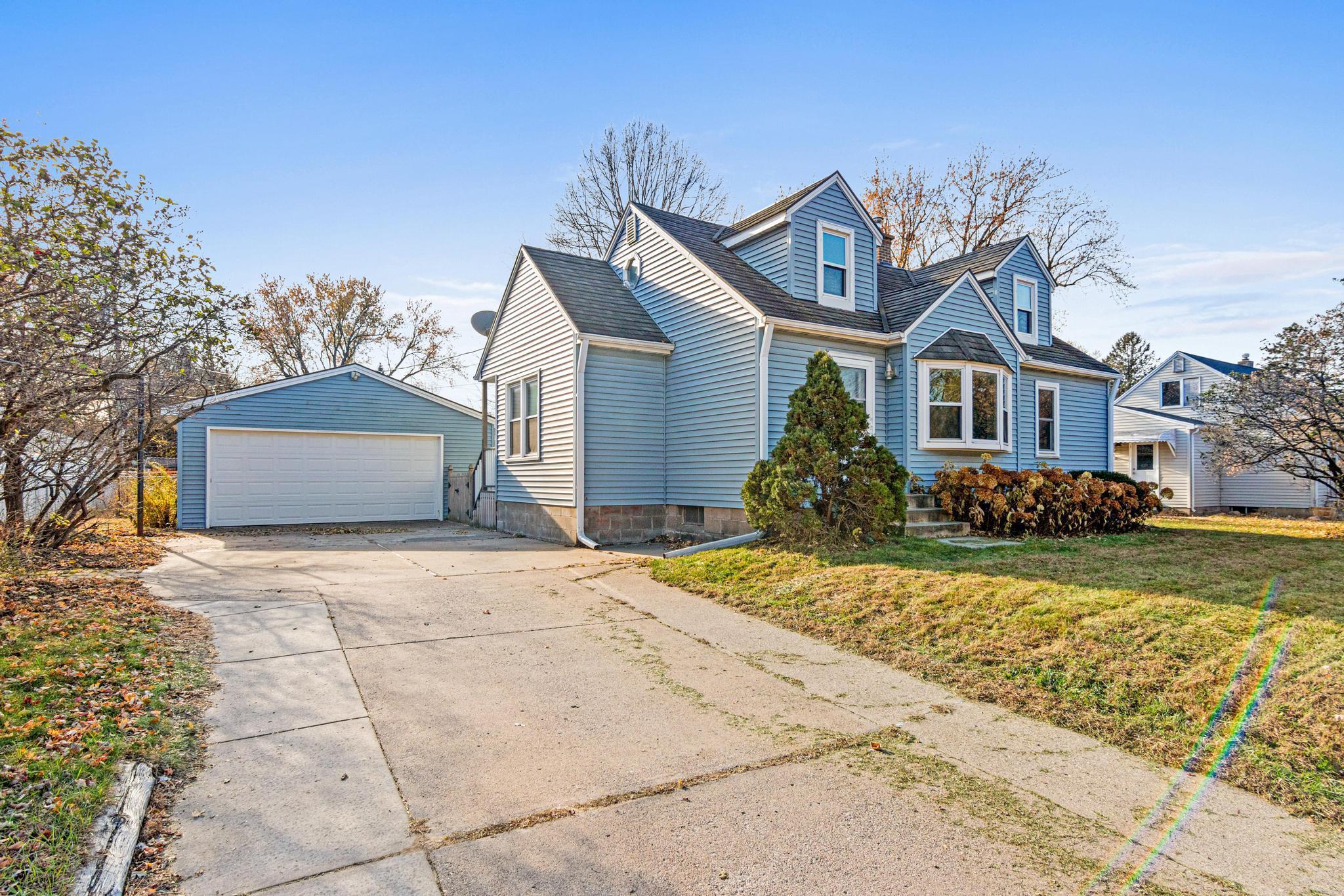 2466 Clearview Avenue Mounds View, MN 55112 - Photo 2 of 40