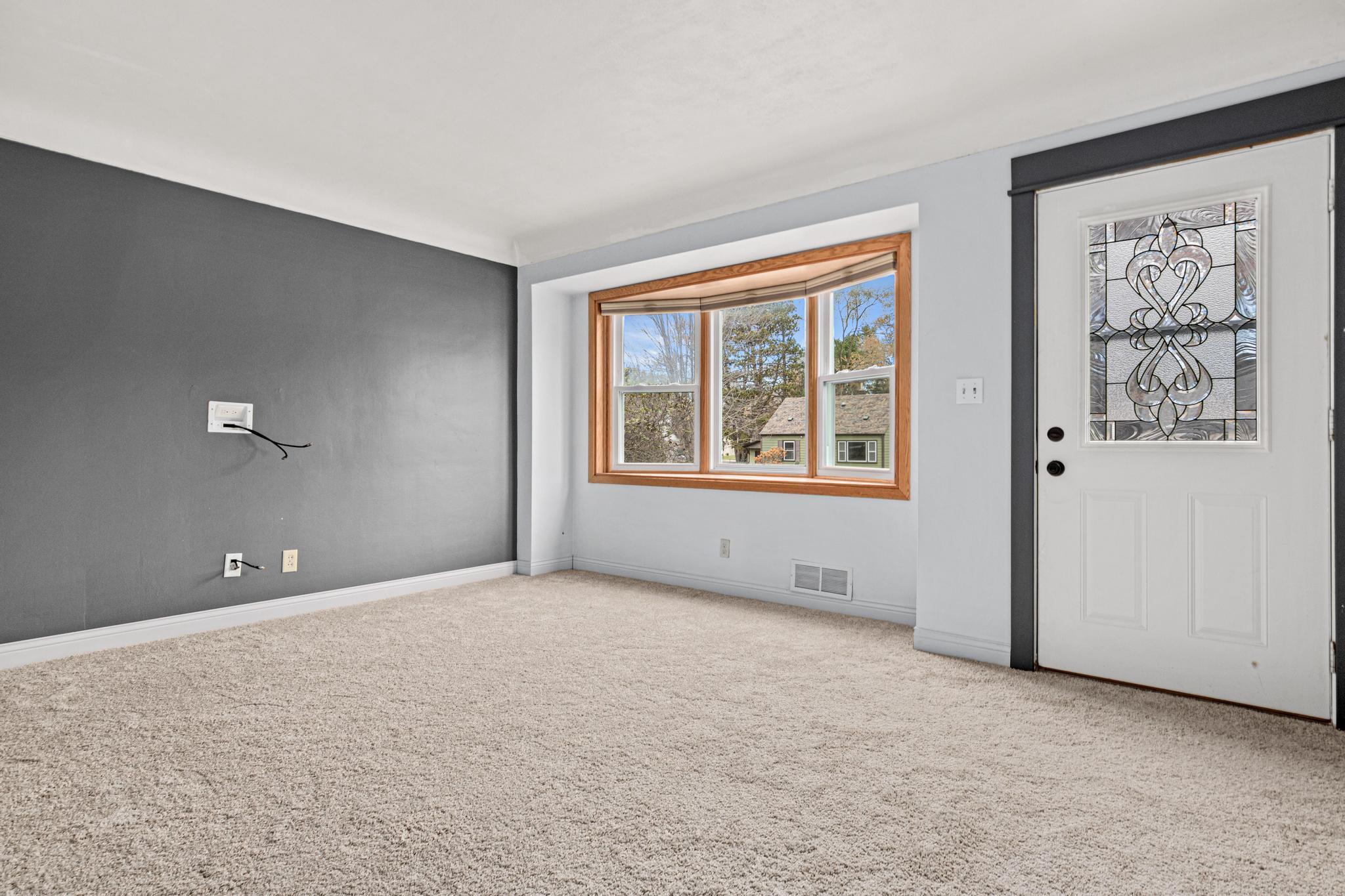 2466 Clearview Avenue Mounds View, MN 55112 - Photo 3 of 40