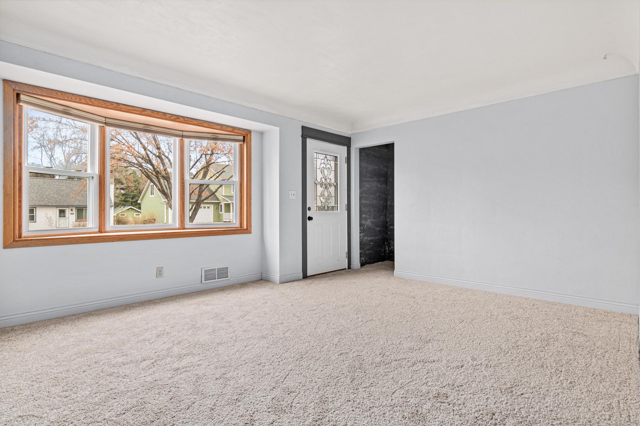 2466 Clearview Avenue Mounds View, MN 55112 - Photo 5 of 40