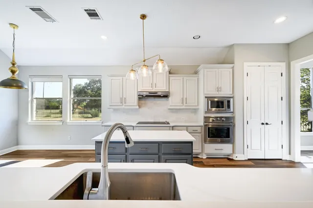 $699,000 | 577 Shelf Rock Road, Driftwood, TX 78619