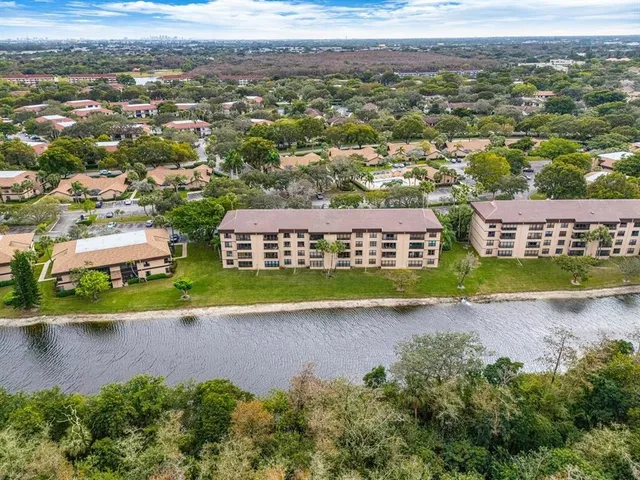 $2,400 | 2660 Carambola Circle North, Unit 302, Pompano Beach, FL 33066