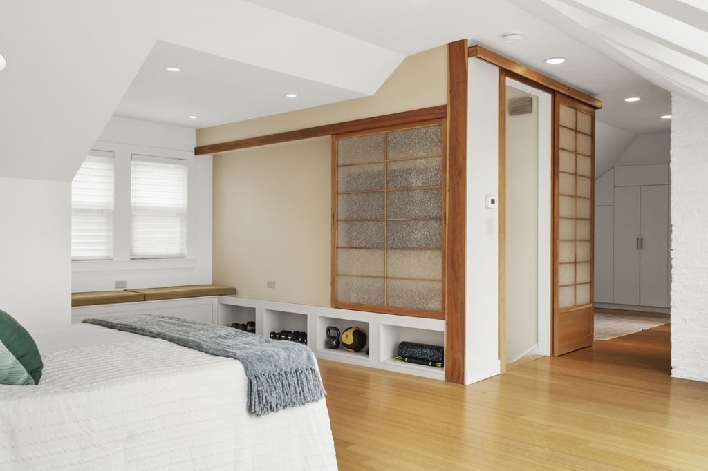 46 Gardner Road, Unit 2 Brookline, MA 02445 - Photo 29 of 38 a spacious bedroom with a bed and a window