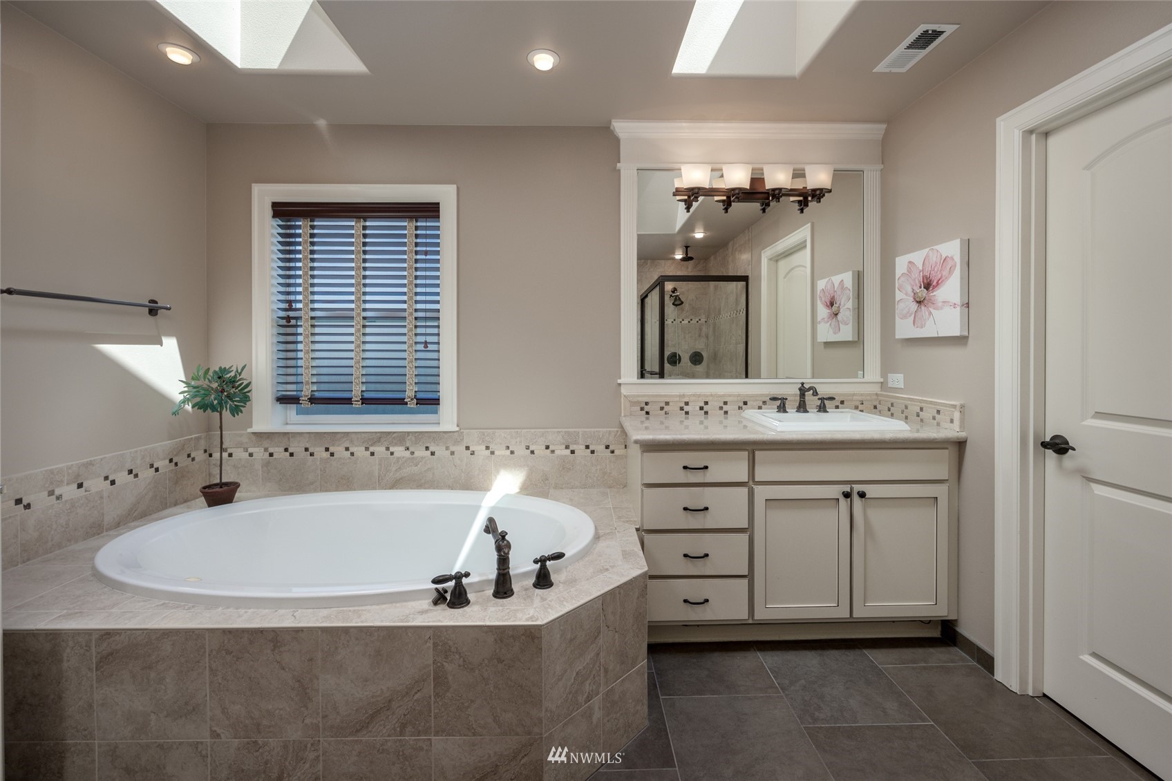 5356 Northeast 16th Street Renton, WA 98059 - Photo 25 of 40 Gallery Image 25