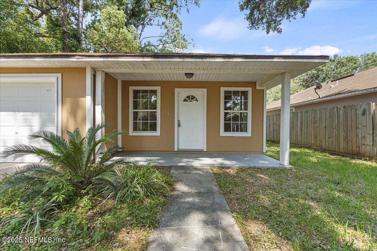 4527 Clairmont Road Jacksonville, FL 32207 - Photo 5 of 40 04-Photo - 004