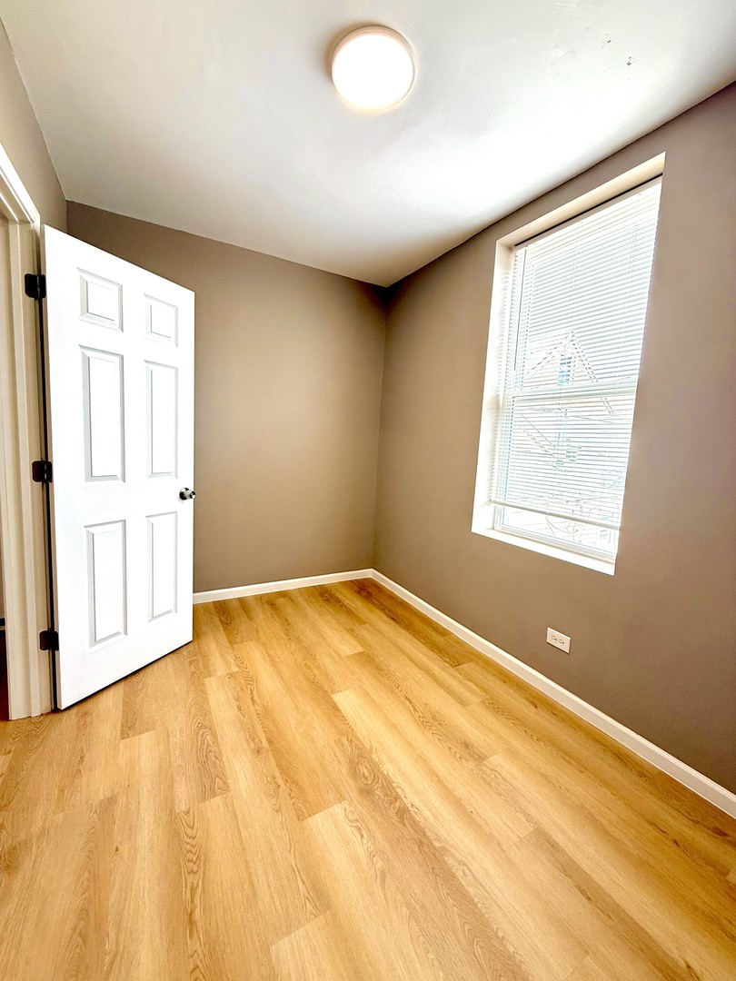937 West 33rd Place, Unit 2F Chicago, IL 60608 - Photo 3 of 13