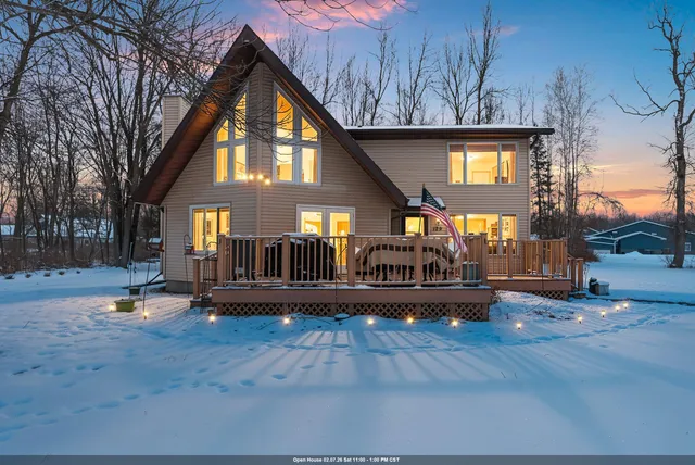 $343,900 | 129 West Wallrich Road, Cecil, WI 54111