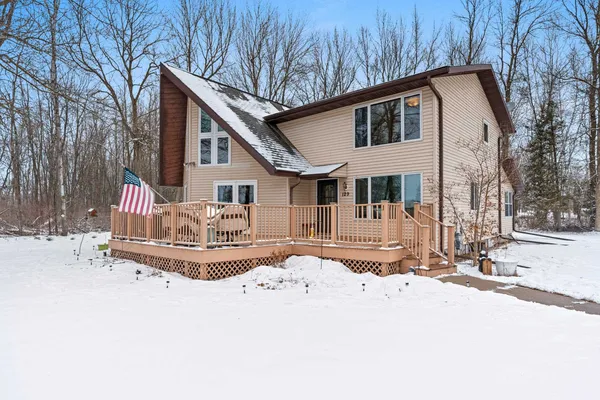 $334,900 | 129 West Wallrich Road, Cecil, WI 54111