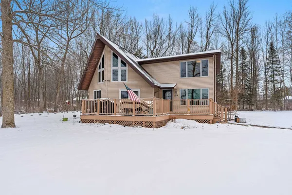 $334,900 | 129 West Wallrich Road, Cecil, WI 54111
