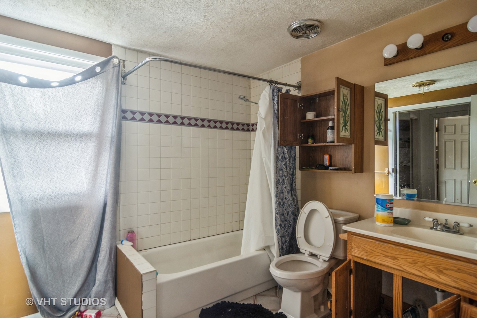 426 Argyll Lane Schaumburg, IL 60169 - Photo 9 of 28