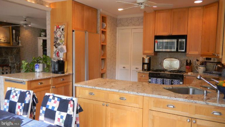 15029 Butterchurn Lane Silver Spring, MD 20905 - Photo 13 of 30 LUXURY KITCHEN W/ GRANITE, BUILT-INS, UPG APPS