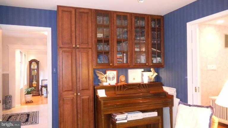 15029 Butterchurn Lane Silver Spring, MD 20905 - Photo 18 of 30 CUSTOM BUILT-INS FOR HOME OFFICE