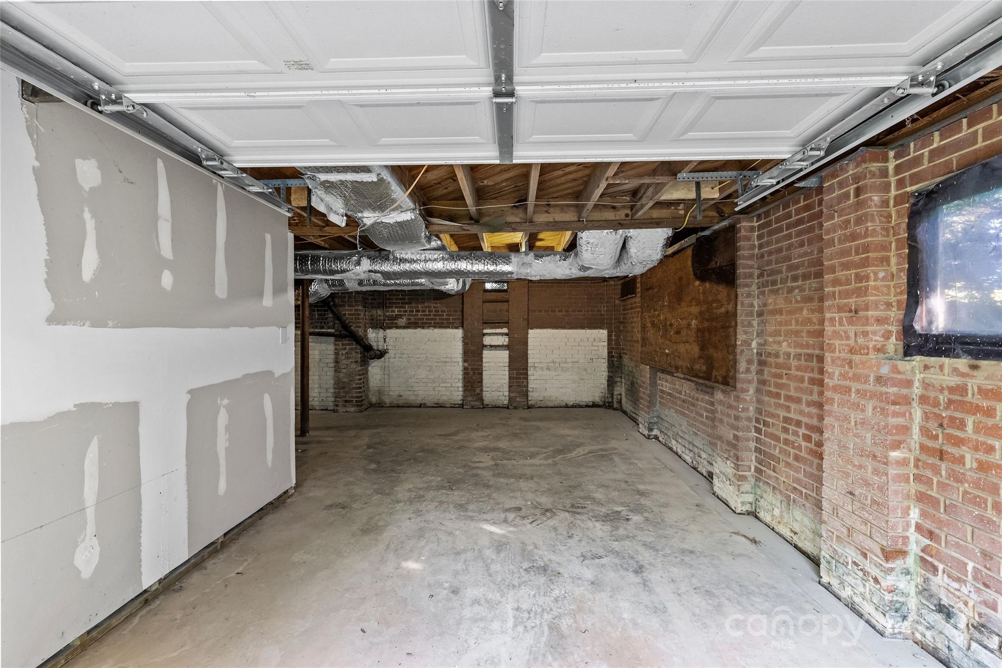 1639 Merry Oaks Road Charlotte, NC 28205 - Photo 37 of 47 a view of a garage room