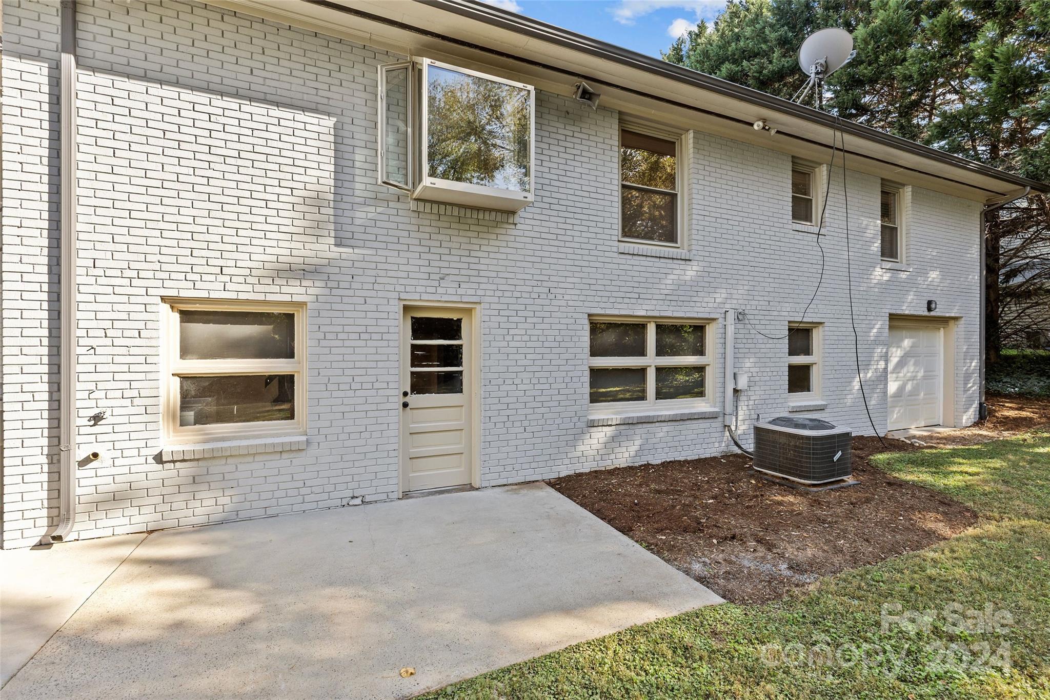 1639 Merry Oaks Road Charlotte, NC 28205 - Photo 40 of 47 a front view of a house with a yard