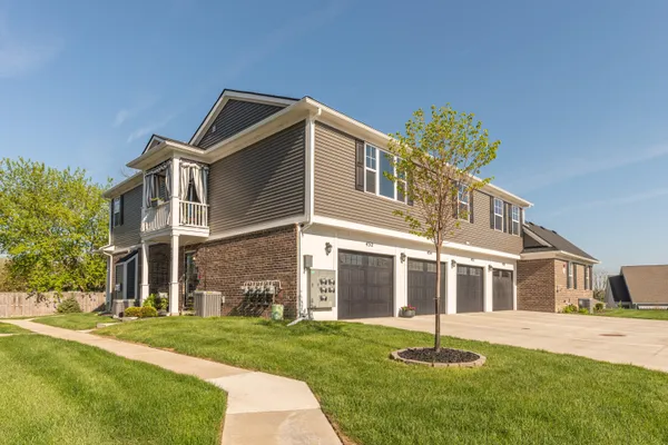 $327,500 | 432 Maple Cove Circle, Saline, MI 48176