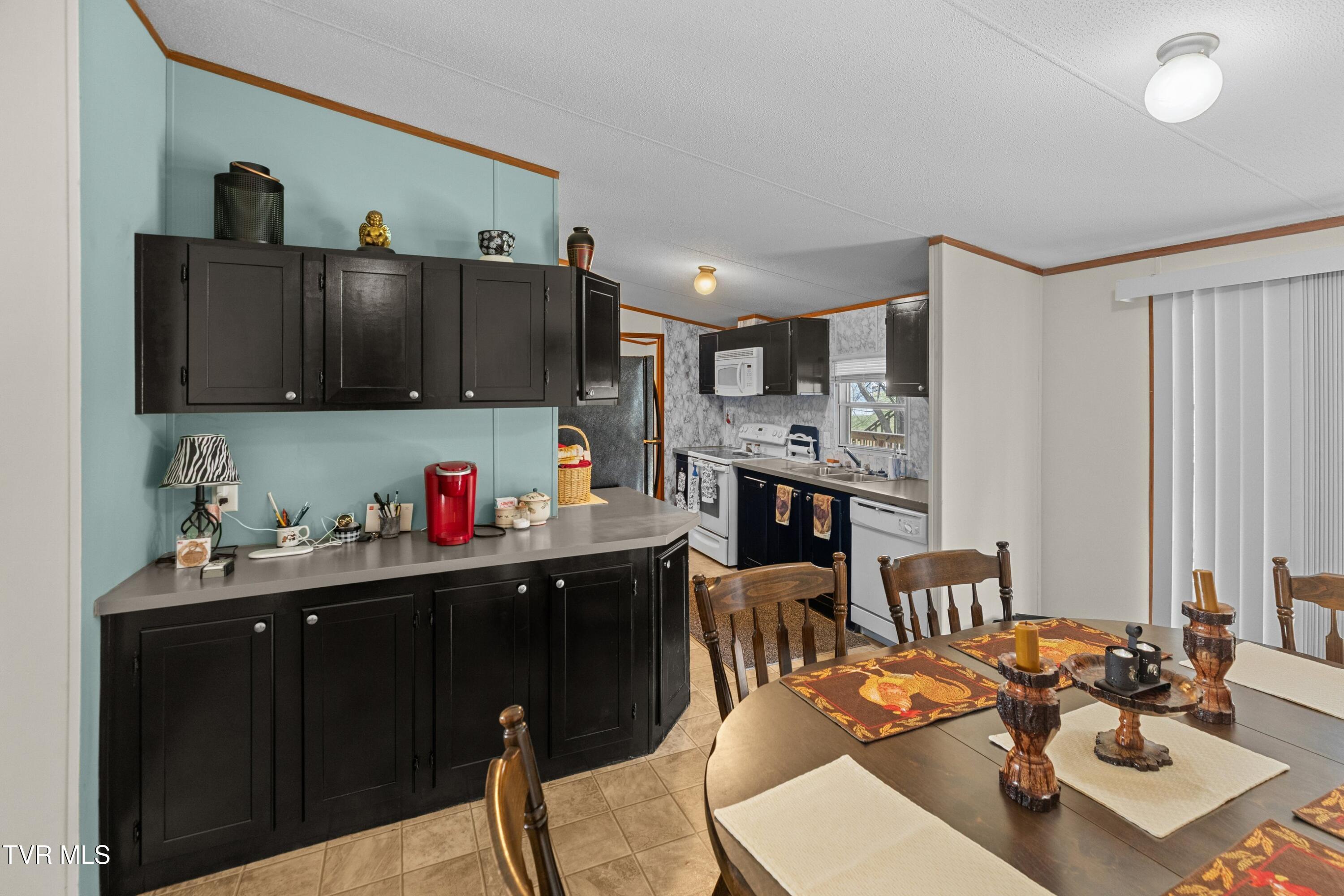 108 Canah Hollow Road Erwin, TN 37650 - Photo 8 of 42 009-108CanahHollowRoad-Erwin-TN-37650-SM