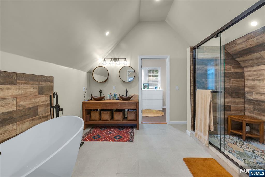 728 Stewart Street Ridgefield, NJ 07657 - Photo 19 of 32 Gallery Image 19