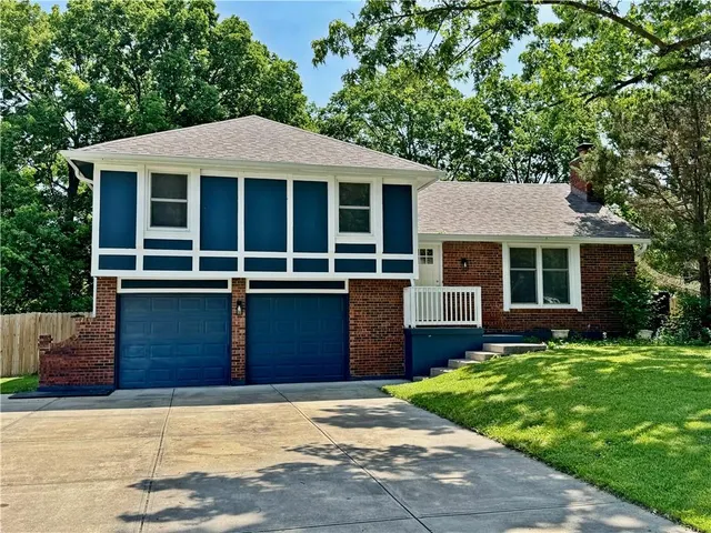 $289,900 | 13205 Overhill Road, Grandview, MO 64030